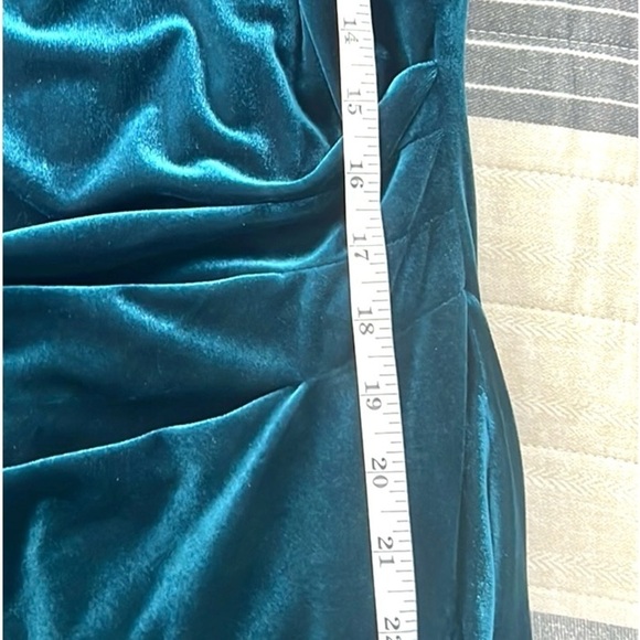 ELIZA J, Sexy BodyCon Women's Asymmetrical-Hem Stretch-Velvet Dress, EUC, Size 4 - Picture 12 of 15